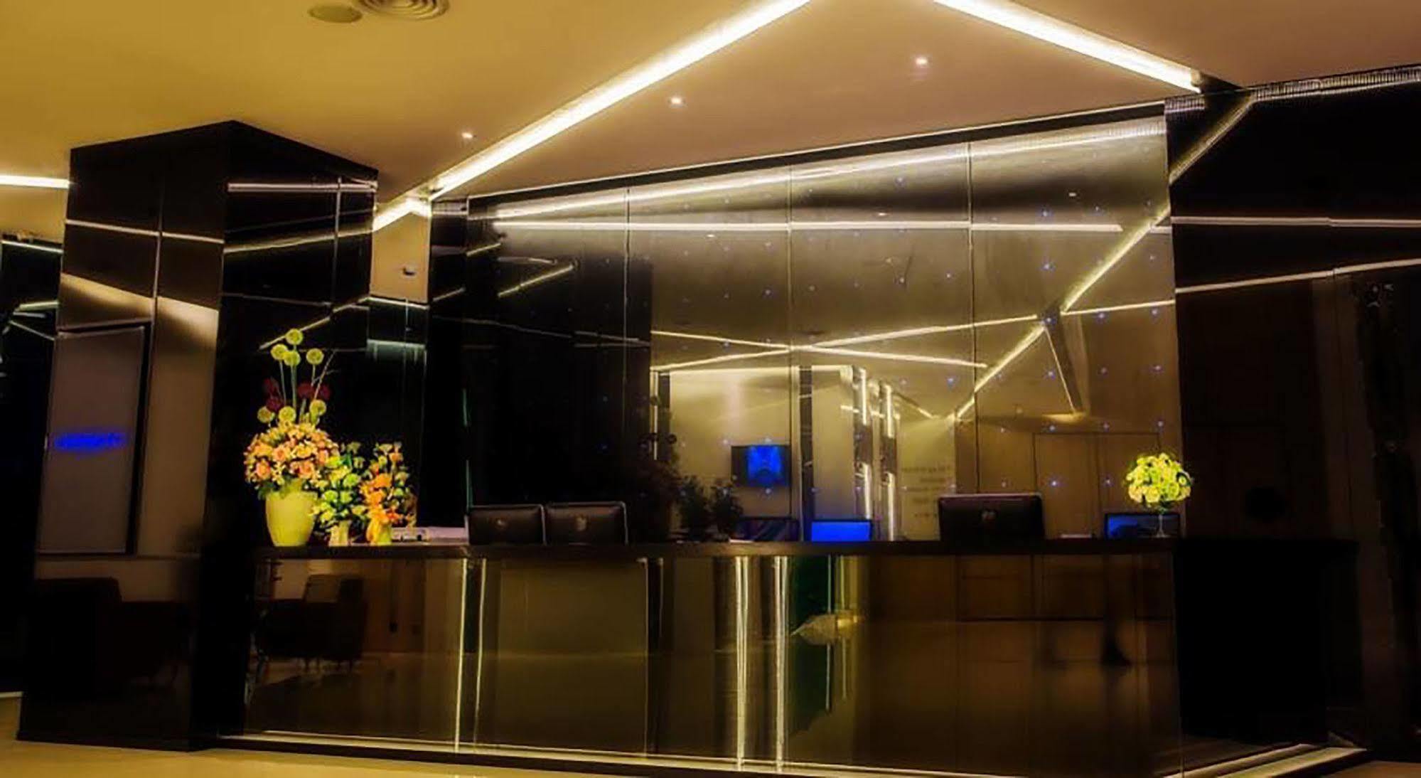 Crystal Hotel Hat Yai Buitenkant foto