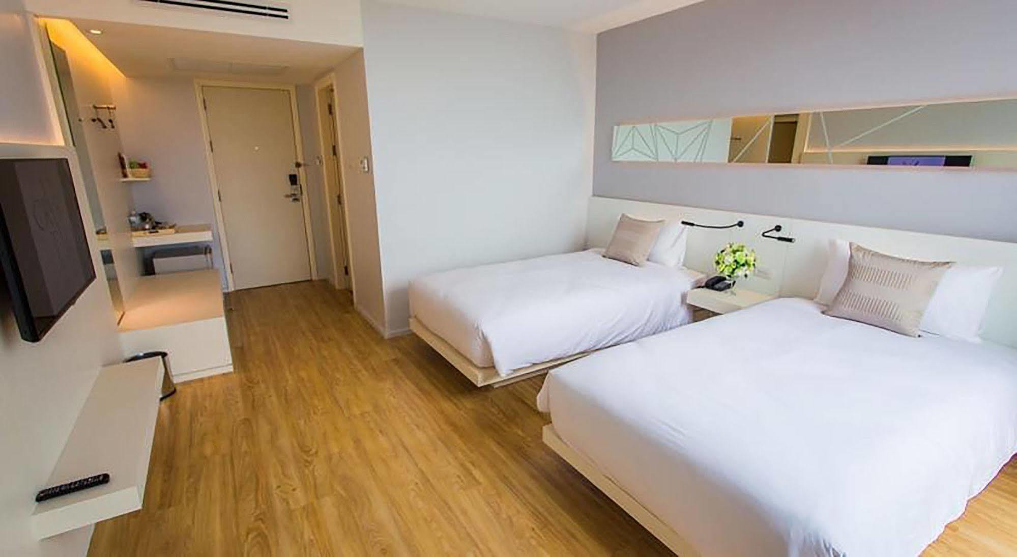 Crystal Hotel Hat Yai Buitenkant foto
