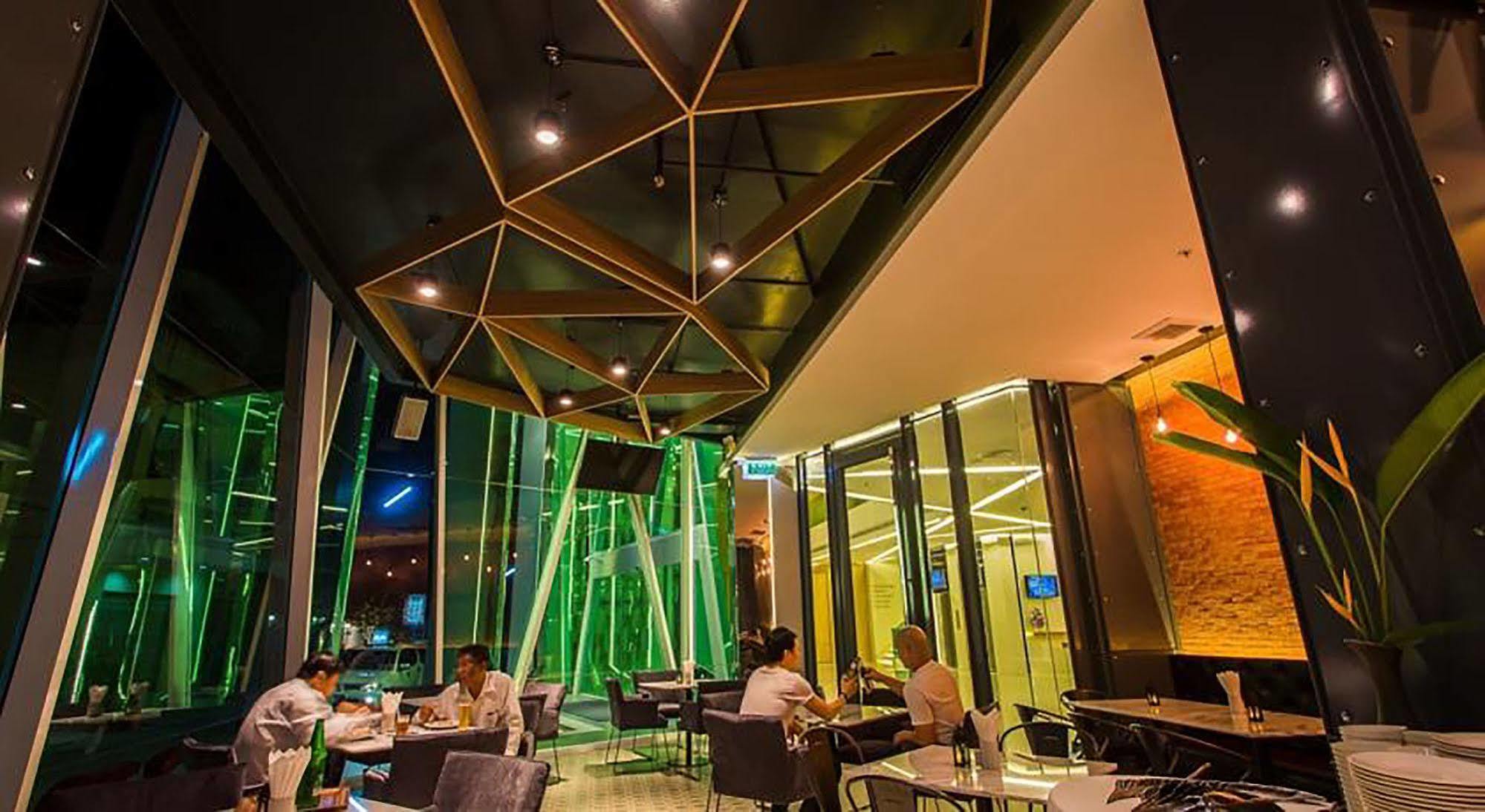 Crystal Hotel Hat Yai Buitenkant foto
