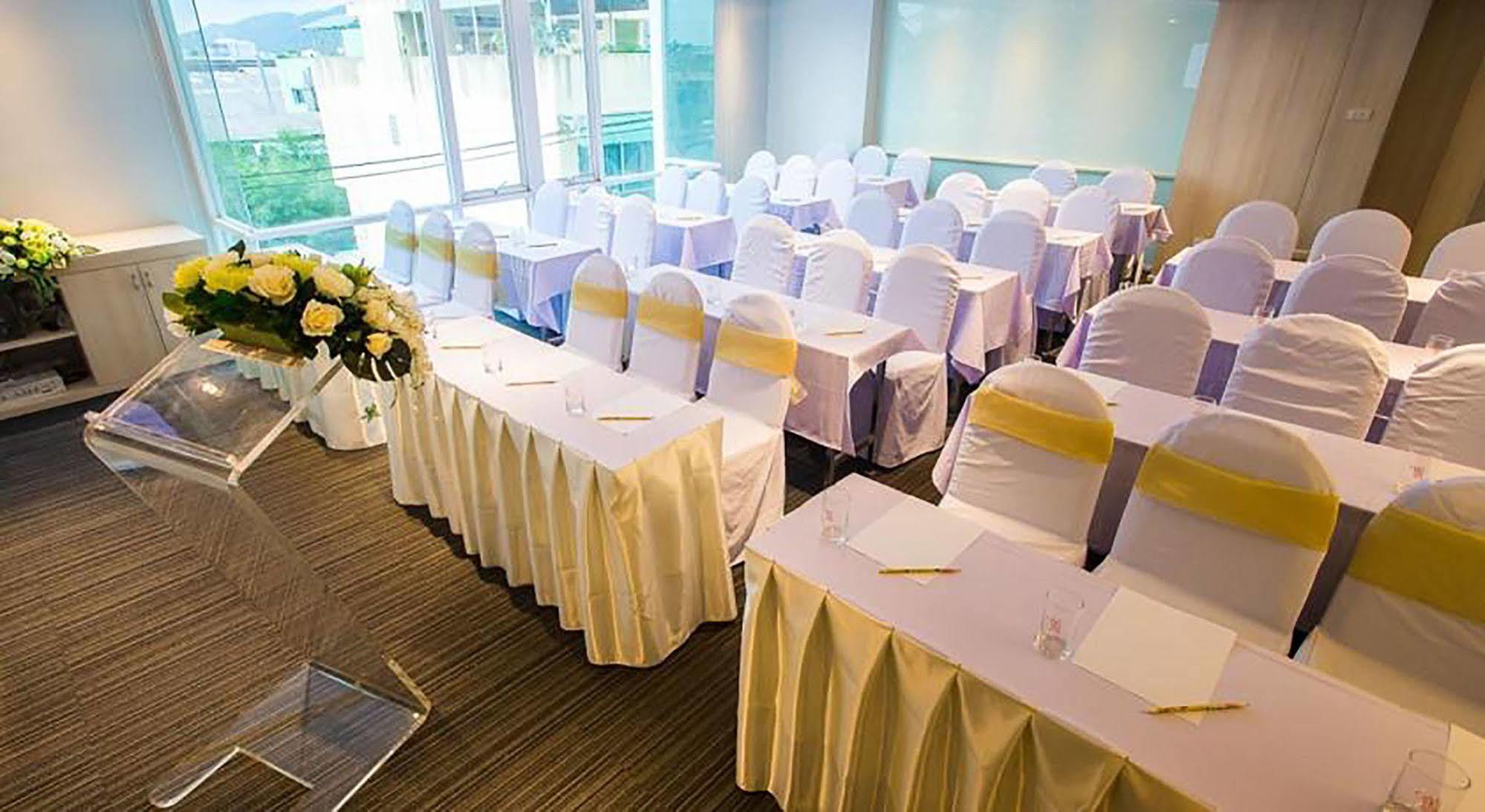 Crystal Hotel Hat Yai Buitenkant foto