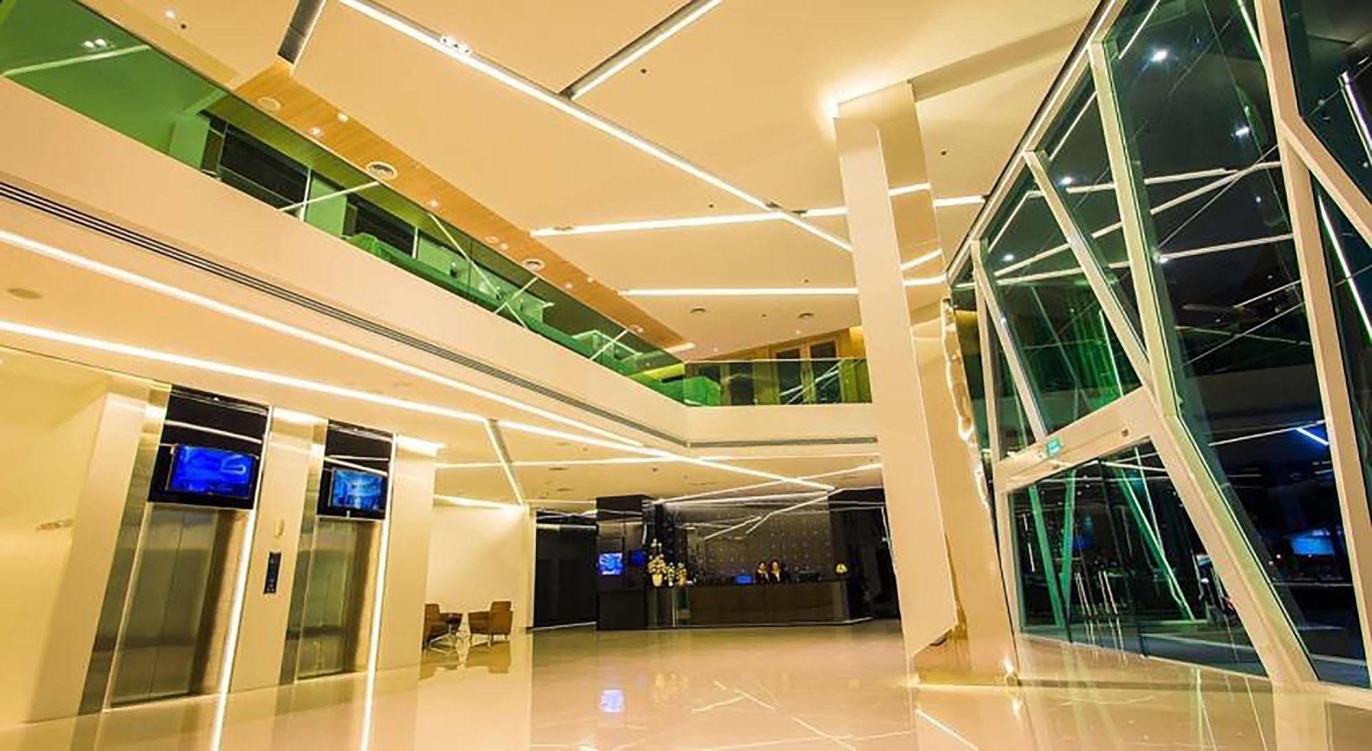 Crystal Hotel Hat Yai Buitenkant foto