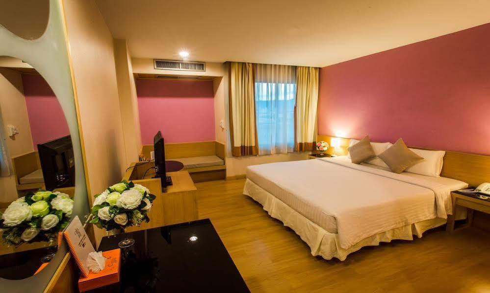 Crystal Hotel Hat Yai Buitenkant foto